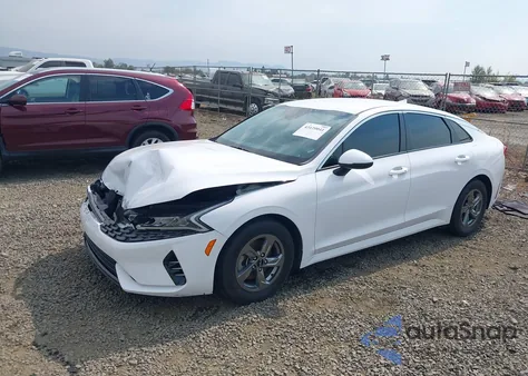 2022 Kia K5 Lxs z USA, uszkodzony, nr VIN 5XXG14J22NG148496